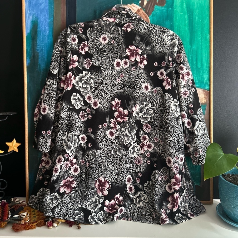 Floral Open-Front Cardigan - Black and Pink - Picture 5 of 16